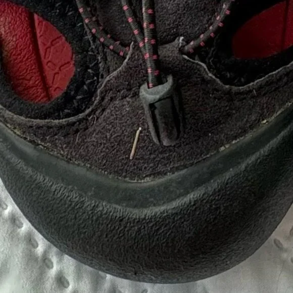 Keen Black Red Closed Toe Waterproof Rugged Outdoorsy All Terrain Men 10 Sandals - Picture 13 of 13